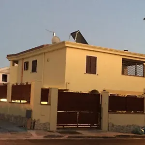 Villa Anastasia Stanza, Su Forti